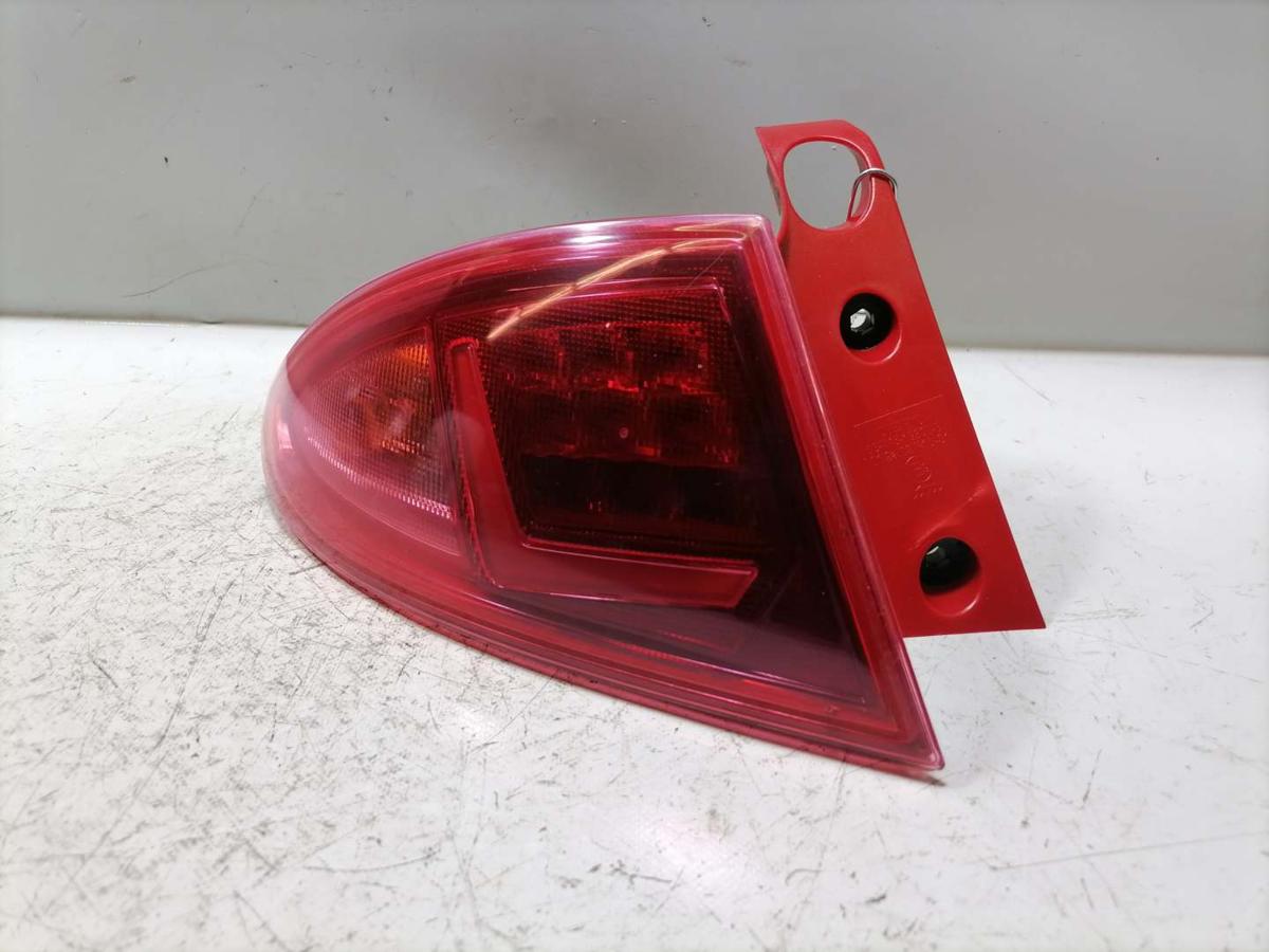 Seat Leon 1P Boriginal R&uuml;cklicht R&uuml;ckleuchte Schlussleuchte links au&szlig;en j.2009